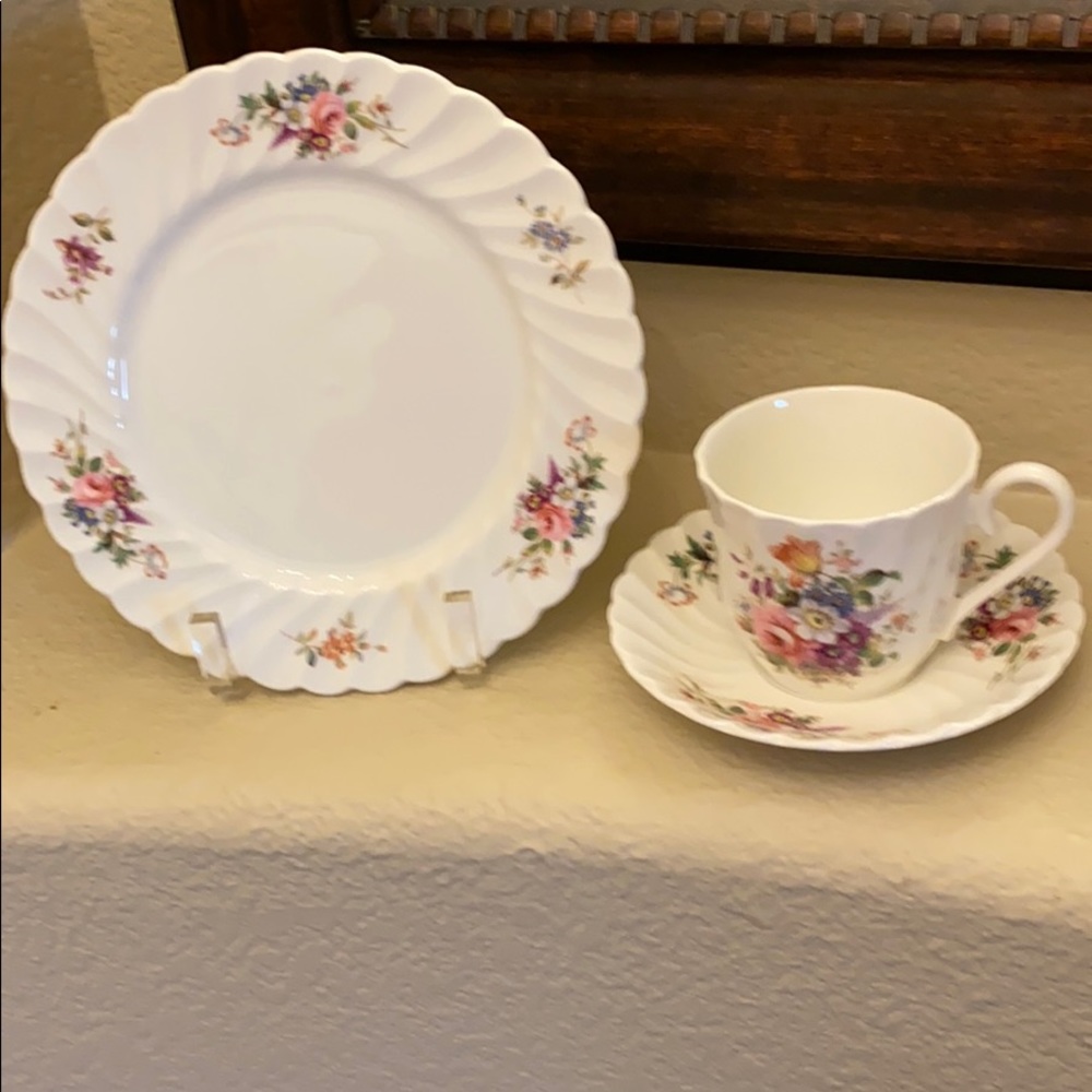 Aynsley Bone China Howard Sprays Luncheon set NWOT